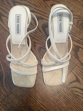 Steve Madden White Strappy Square-Toe Sandals with Woven Footbed size 6.5